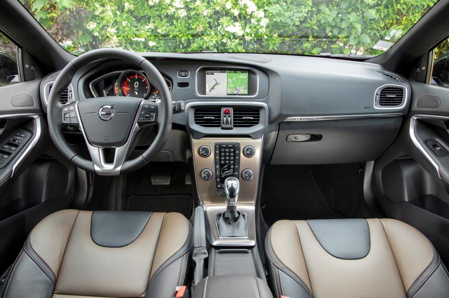Торпедо Volvo V40 D3 Cross Country 2016 года  (WW) (фото 21 из 33)